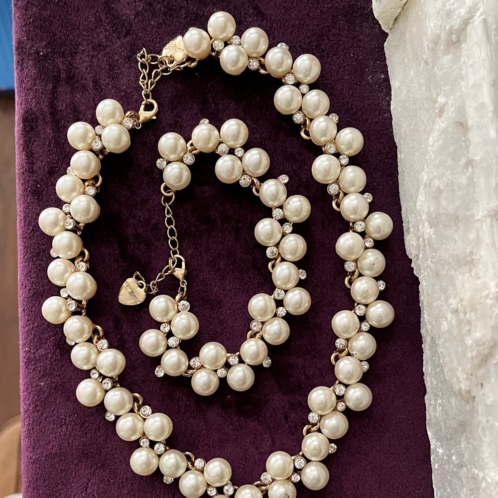 2 Pc Elegant High End Estate Costume Jewelry Pearl and Gold Tone  Necklace Set